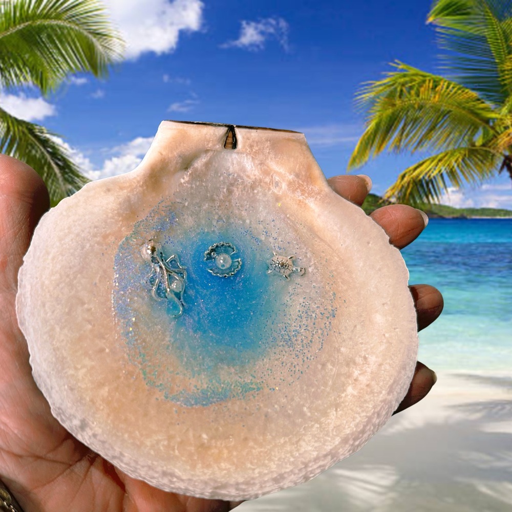 Beach-Themed Shell Jewelry Holder